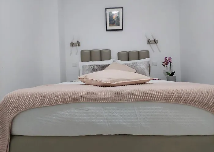 Charming Loft In 포르투